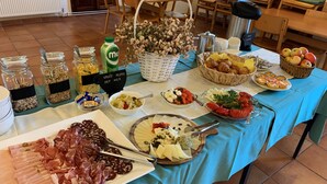 A buffet table with various food items, including meats, cheeses, and fruits. - Hostel Javni Zavod Mekinjski Samostan (Kamnik)