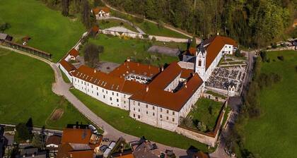Hostel Javni Zavod Mekinjski Samostan
