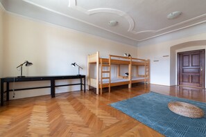 6 habitaciones, wifi y ropa de cama 