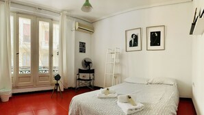 Double Room, Shared Bathroom (Louise) | WiFi (free)