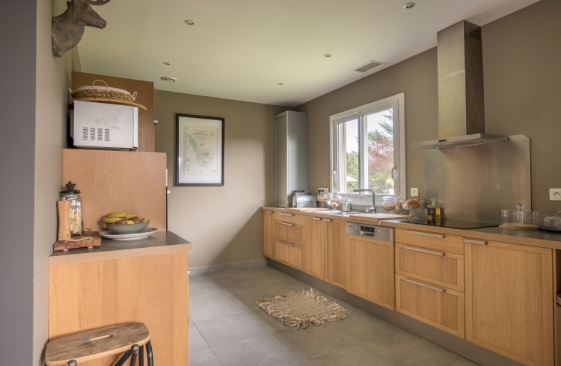 Villa with swimming pool in the heart of the pines