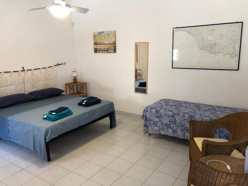 Casa Rossa sul Mare mit direktem Zugang vom 2700 m² großen Garten