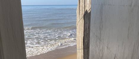 靠近海滩、沙滩椅