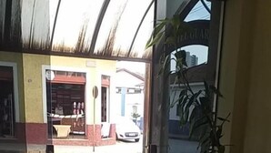 المنطقة المحيطة بالمنشأة