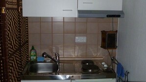 茶具/咖啡用具、冰箱、微波炉、炉灶