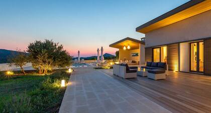 Luxury Villa Pearl of Hvar with Swimming Pool