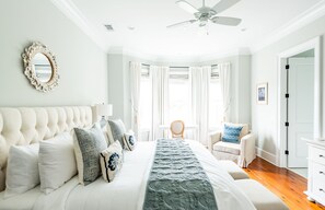 3 slaapkamers, een strijkplank/strijkijzer, gratis wifi, beddengoed