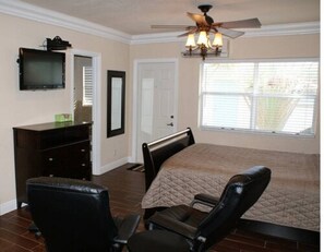 Studio Suite (#4) | Garden view