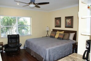 Studio Suite (#7) | Iron/ironing board, free WiFi, bed sheets