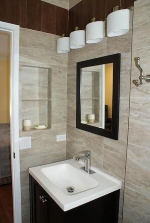 Studio Suite (#7) | Bathroom | Combined shower/bathtub, towels - Atlantic Shores Vacation Villas (Singer Island)