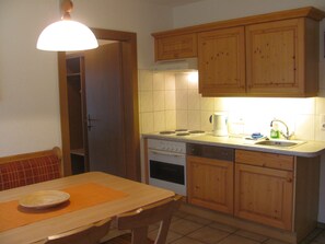 Apartment 1, Reinigungsgebühr nicht inkludiert | Eigene Küche | Großer Kühlschrank, Herdplatte, Espressomaschine