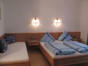 Apartment 1, Reinigungsgebühr nicht inkludiert | 2 Schlafzimmer, kostenlose Babybetten, kostenloses WLAN, Bettwäsche