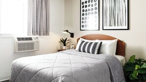 Desk, laptop workspace, WiFi (free), bed sheets - InTown Suites Extended Stay Select Charlotte NC - University (Charlotte)