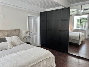 3 bedrooms, in-room safe, desk, iron/ironing board