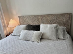 3 chambres, coffres-forts dans les chambres, bureau