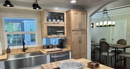 Walnut Creek 3 bedrooms - 2 Full Bathrooms.