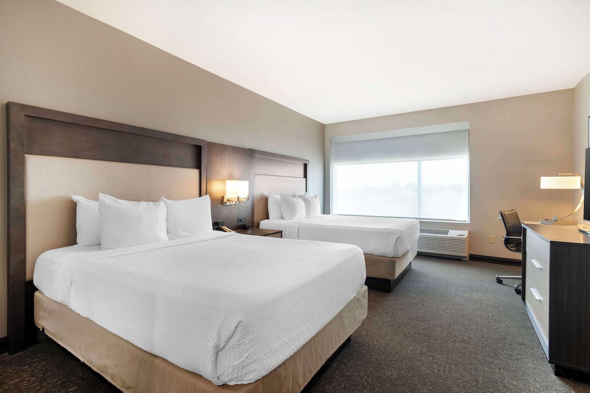 desk, laptop workspace, iron/ironing board, free wifi