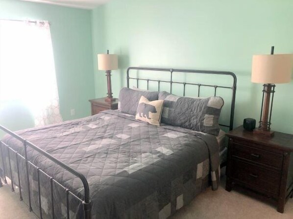 2 chambres, bureau, Wi-Fi, literie fournie