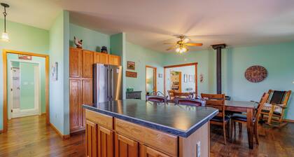 Wyoming Retreat- Steps from Downtown Cody