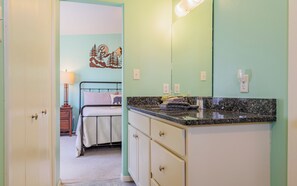 2 habitaciones, escritorio, wifi y ropa de cama 