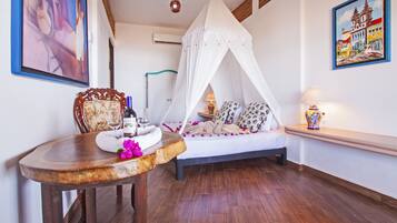 Suite estudio de lujo | Decoración individual, mobiliario individual, wifi gratis y ropa de cama
