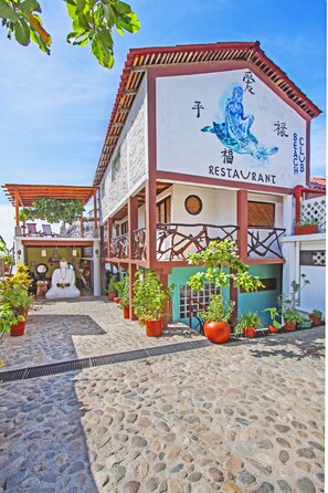 Reception - Posada Buda Tortuga (Santa María Tonameca)