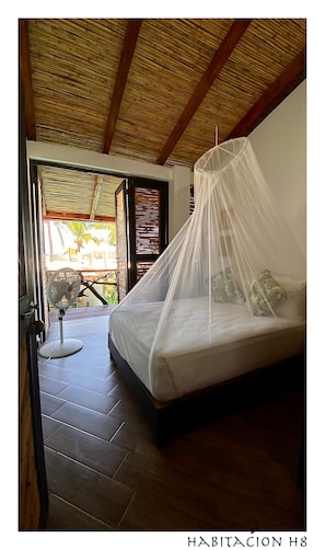 Traditional Room, Shared Bathroom, Ocean View | Individually decorated, individually furnished, free WiFi, bed sheets - Posada Buda Tortuga (Santa María Tonameca)