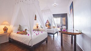 Luxe tweepersoonskamer, en-suite badkamer, uitzicht op zee