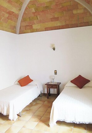 4 slaapkamers, een strijkplank/strijkijzer, wifi, beddengoed