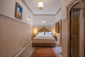 4 bedrooms, in-room safe, iron/ironing board, WiFi