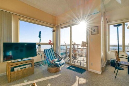 Unobstructed View Of Monterey Bay!