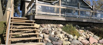 Propriété privée au bord du lac avec immense patio!