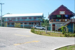 A building with a red roof and a sign reading "L'ROA".