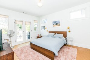 4 bedrooms, iron/ironing board, free WiFi, bed sheets