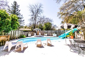 Outdoor pool, a heated pool