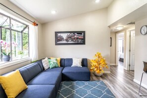 TV - 2 Beds, 1 Bath, Kitchen private space, Furnished Stanford, Palo Alto, Menlo Park (Menlo Park)