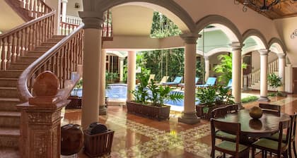 Truly Neoclassical Mansion with perfect Location