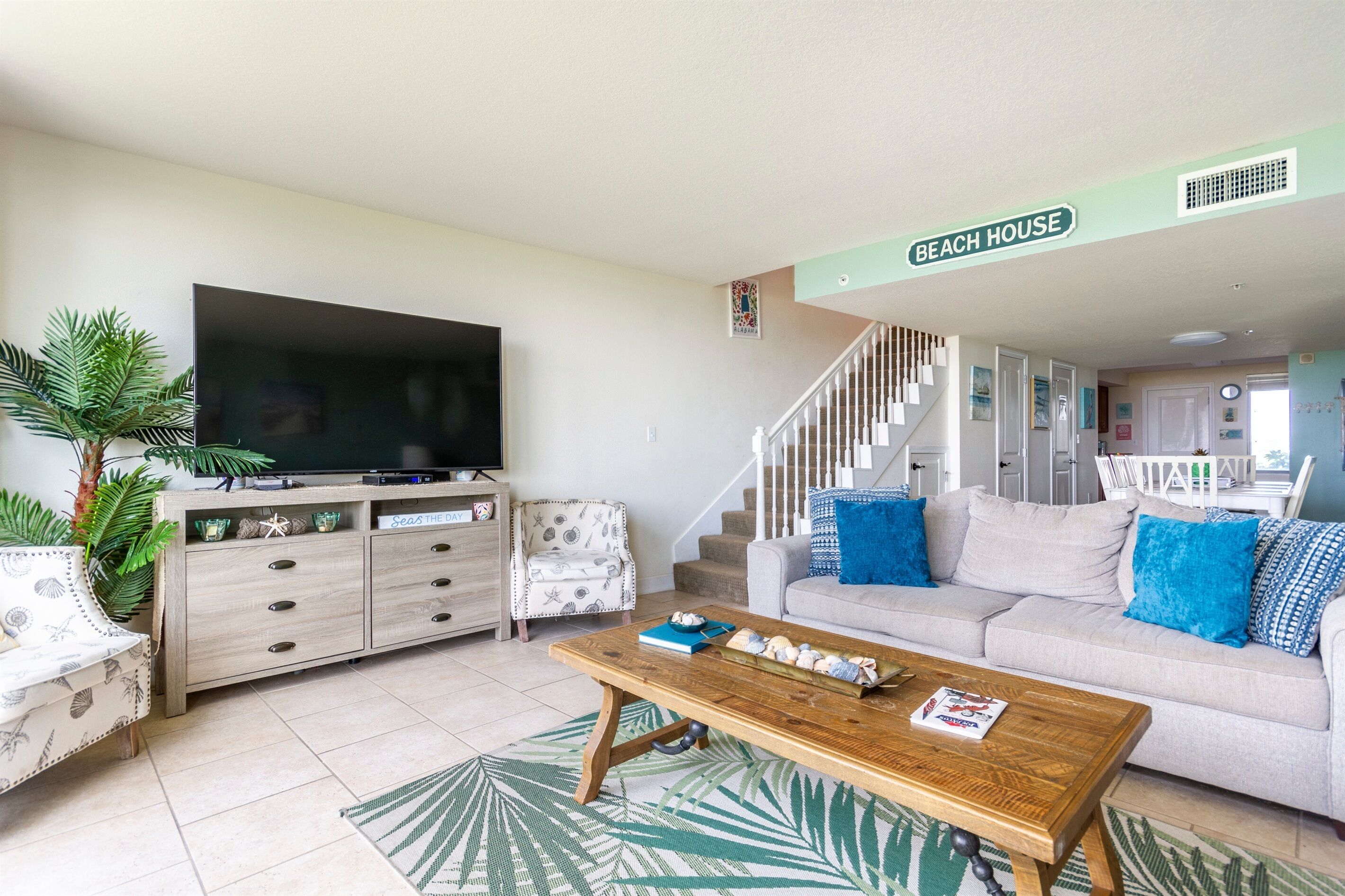 Beachfront Condo ~ Ocean views ~ Pool & Beach ~Docks