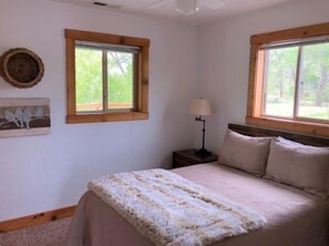 2 عدّة غرف نوم وواي فاي وملاءات أسرّة