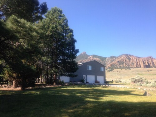 Creekworks Guesthouse- Great location on the way to Yellowstone!