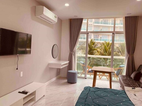 Nice apartment with sea view by the beach #V1