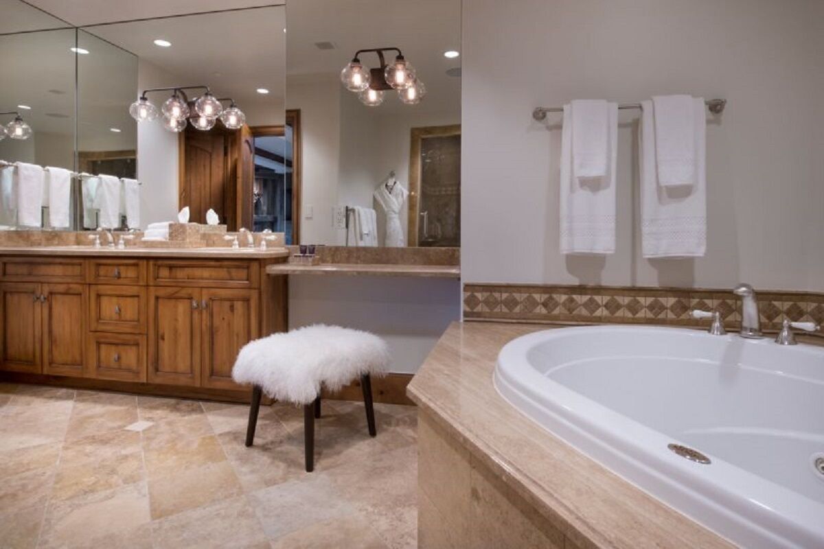 Ski-in ski-out luxury 1 bedroom condo, Bachelor Gulch area, pool, spa, firepit