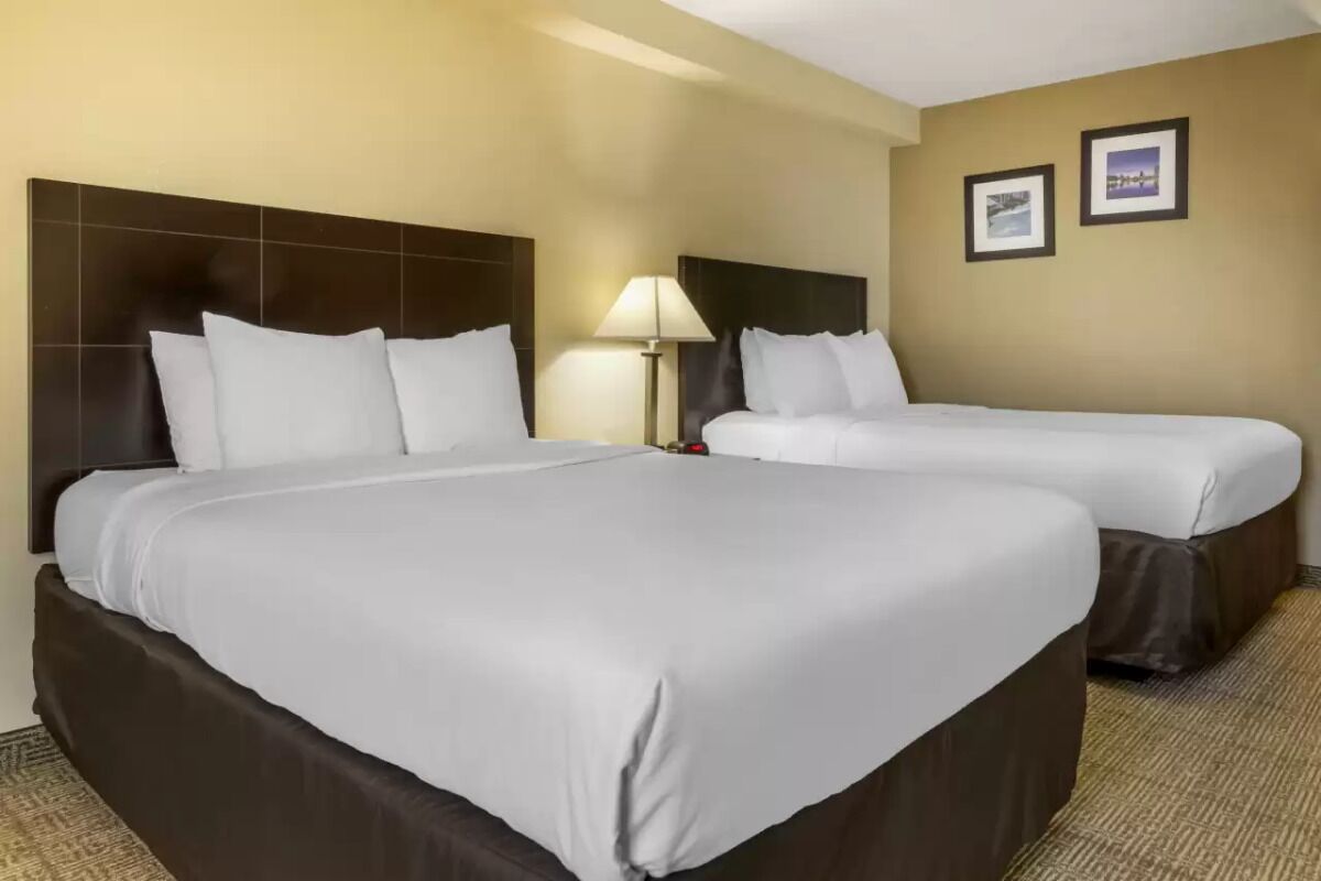 You Found it! w/ FREE Parking, Breakfast, Outdoor Pool! Close to Universal