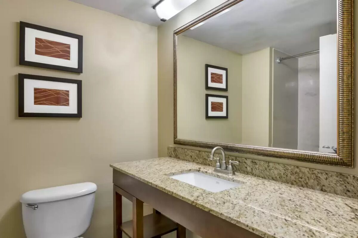You Found it! w/ FREE Parking, Breakfast, Outdoor Pool! Close to Universal
