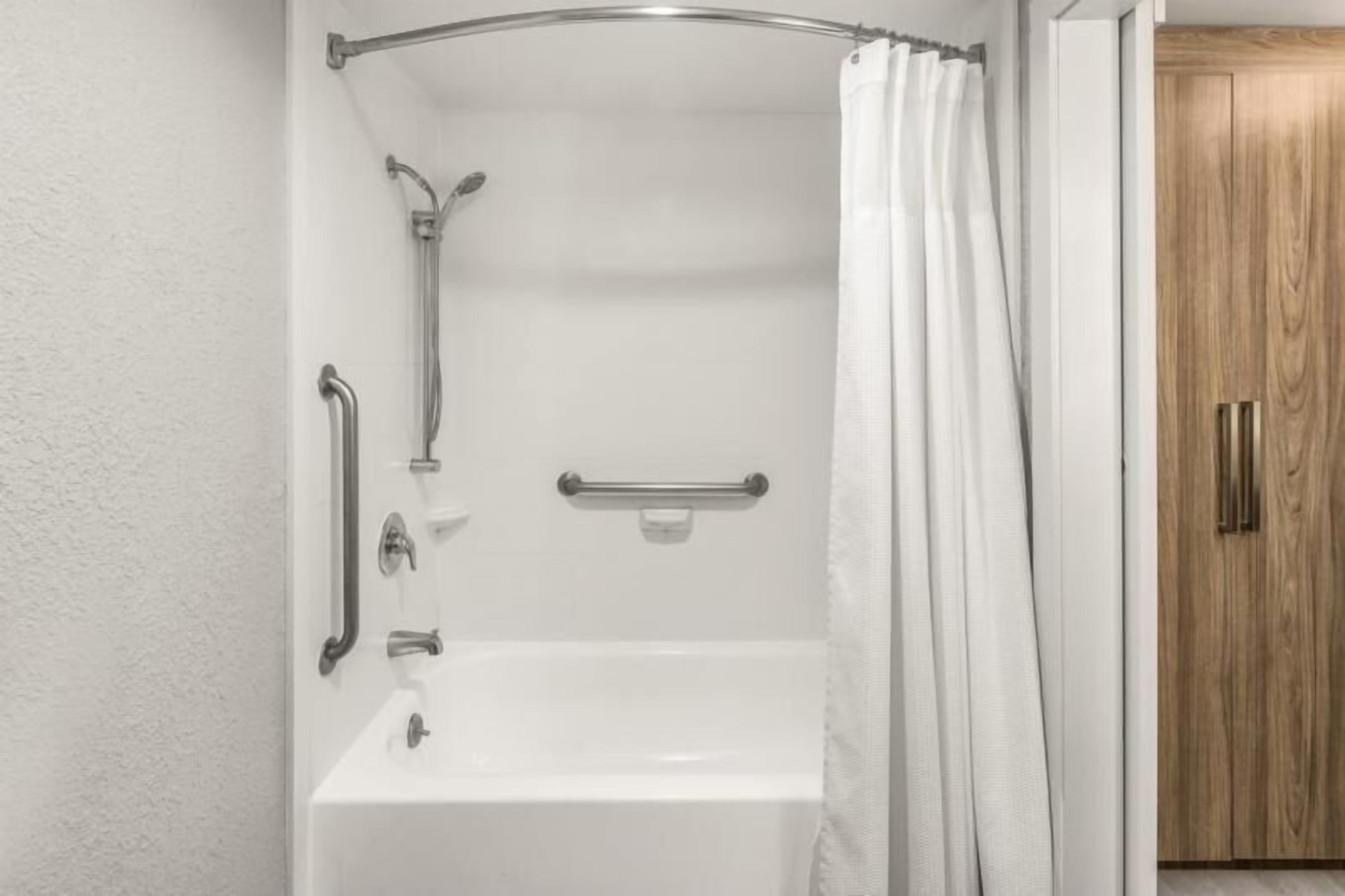 Look No Further! 2 Convenient Units, Onsite Pool, Onsite Dining, Free Parking