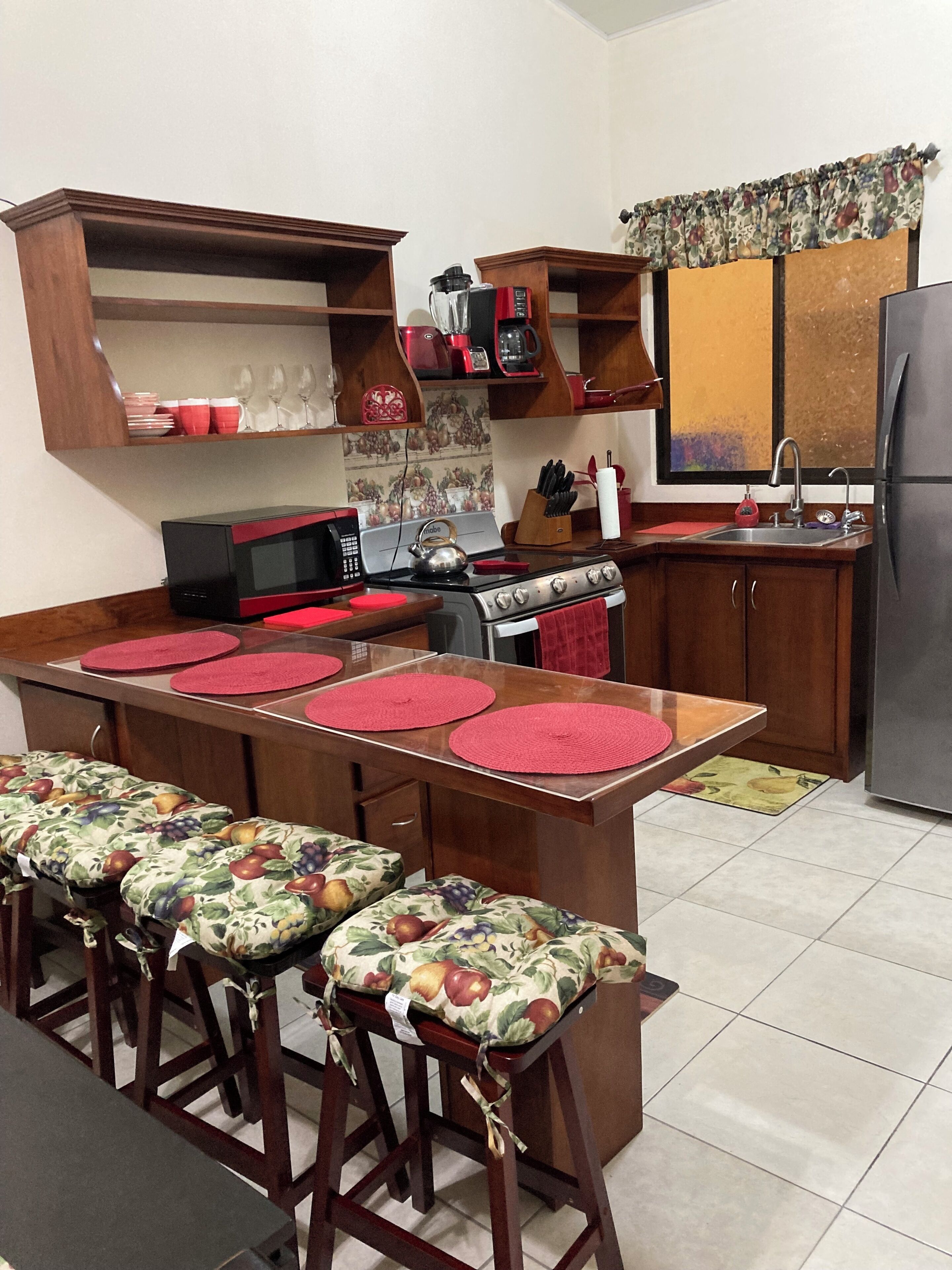 Fridge, microwave, oven, coffee/tea maker