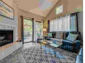 TV, fireplace - Minutes from the beach on the golf course beautiful bike paths everywhere gated community (Hilton Head Island)