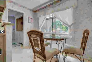 Dining - Minutes from the beach on the golf course beautiful bike paths everywhere gated community (Hilton Head Island)