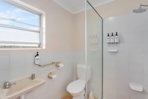 Standaard kamer, 2 eenpersoonsbedden, niet-roken | Een strijkplank/strijkijzer, reisbedje, extra bedden, gratis wifi