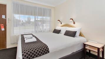 Room, 1 King Bed, Non Smoking (Upgrade)
